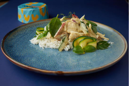 Hähnchen in grünem Curry mit Kokosmilch