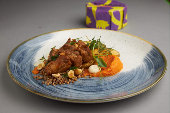 Ragout mit Räucherspeck und Apfel